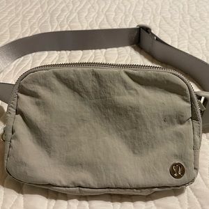 Lululemon Everywhere belt bag 1L